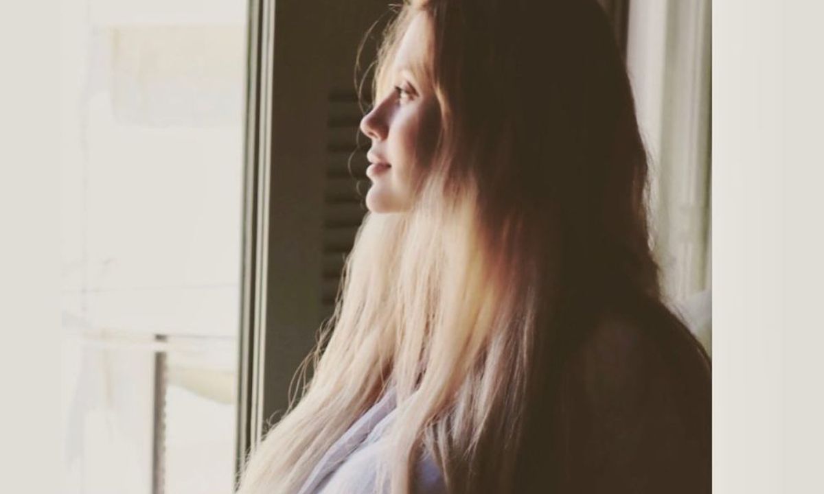 H Κωνσταντίνα Κομμάτα μας δείχνει την κοιλίτσα της λίγο πριν γεννήσει