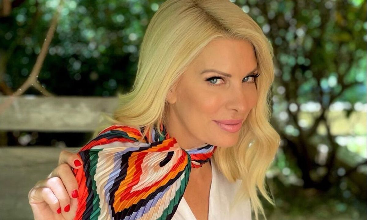 Μενεγάκη: Η ονειρεμένη φωτογραφία από την Άνδρο και το αξεσουάρ που θα σε ξετρελάνει