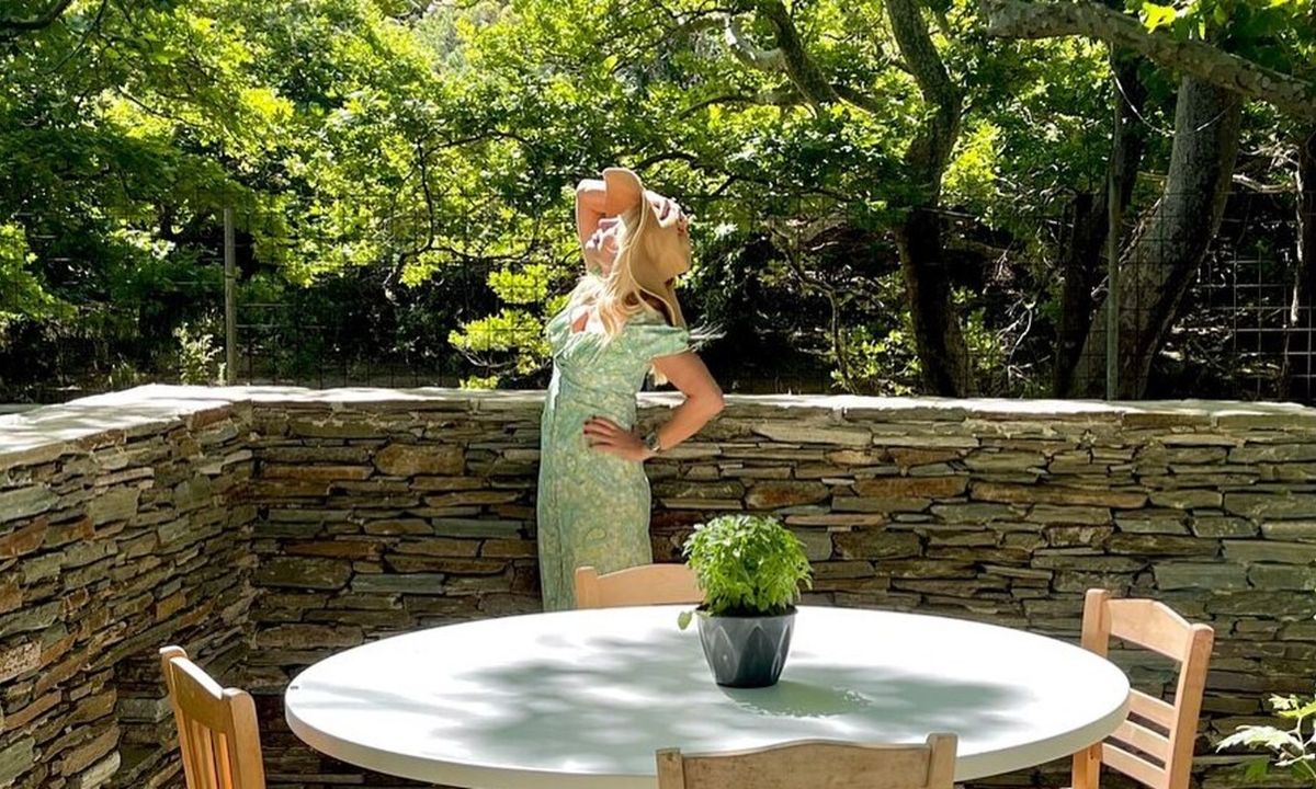 Ελένη Μενεγάκη: Η φώτο με την Μαρίνα της στην Άνδρο και το σχόλιο του Μάκη που δεν παρατήρησες!