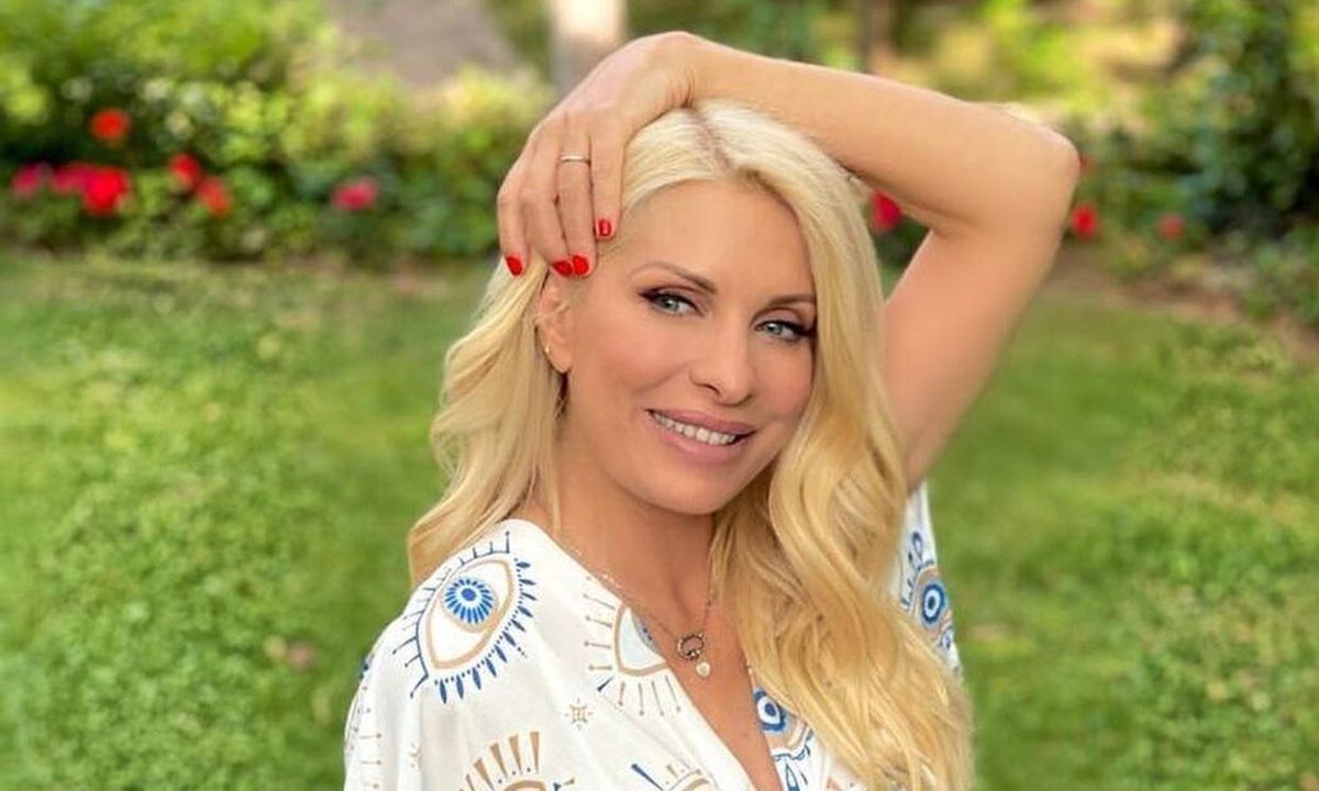 Ελένη Μενεγάκη: Δεν πάει ο νους σου τι πόσταρε! Η φωτό από τον κήπο της: «Δηλώνω περήφανη»