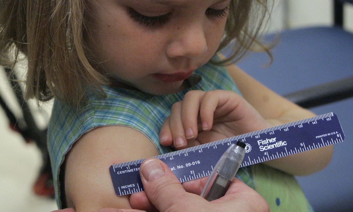 Πολωνία: Επεκτείνει τους εμβολιασμούς σε παιδιά ηλικίας 12 έως 15 ετών