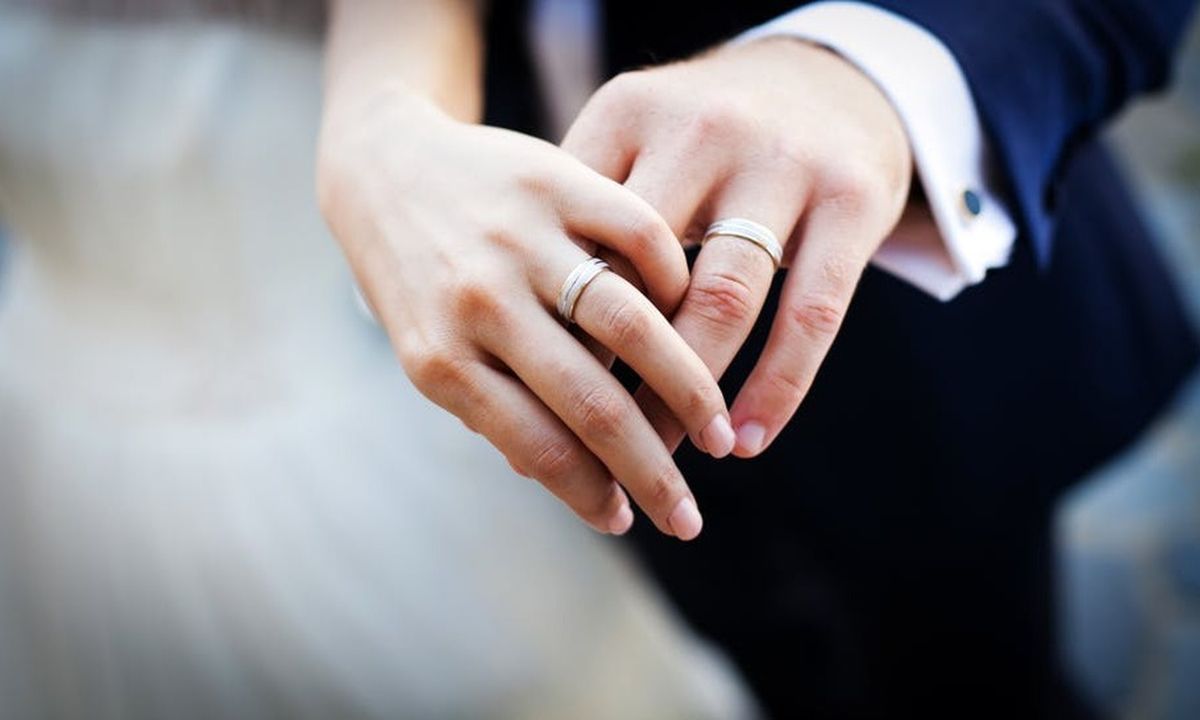 8 Λέξεις: Πρωταγωνίστρια της σειράς όρισε ημερομηνία γάμου!