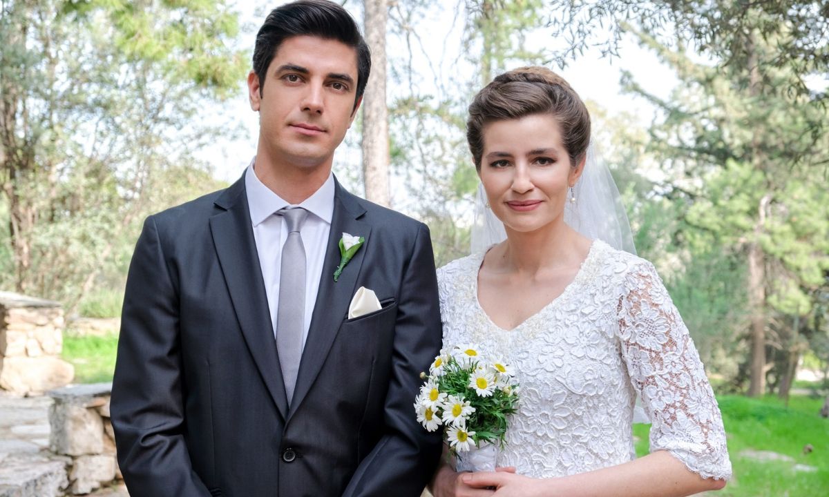 Άγριες Μέλισσες spoiler:Τρίτο πρόσωπο μπαίνει στον γάμο του Λάμπρου και της Λενιώς!