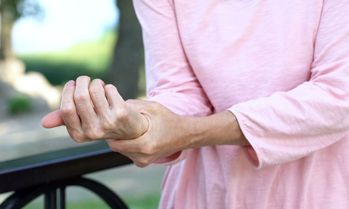 Ρευματοειδής αρθρίτιδα: Φυσικές λύσεις για να μειώσετε τους πόνους (εικόνες)