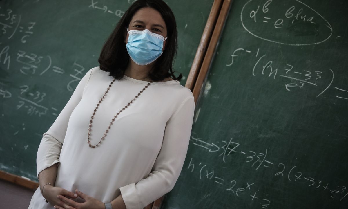 Κεραμέως προς υποψηφίους Πανελλαδικών: «Μπροστά σας έχετε όλες τις προοπτικές, το μέλλον σας ανήκει»