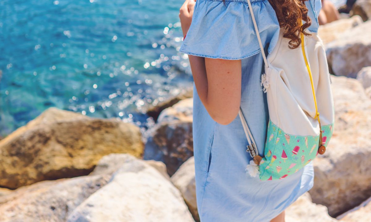 Τα 5 πράγματα που χρειάζεσαι μέσα στην τσάντα για τη θάλασσα (photos)
