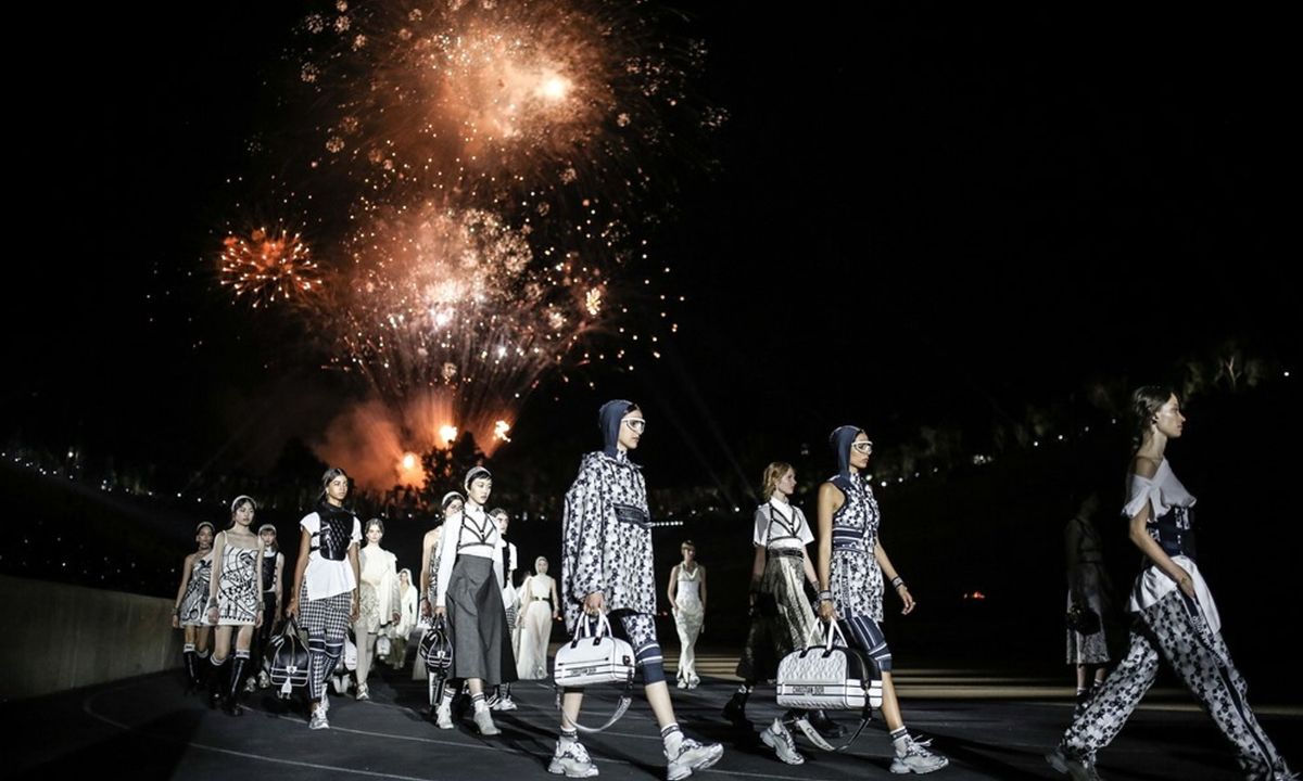 Ο Dior στο Καλλιμάρμαρο: Το εντυπωσιακό σόου του γαλλικού οίκου - Οι λαμπερές παρουσίες (pics)