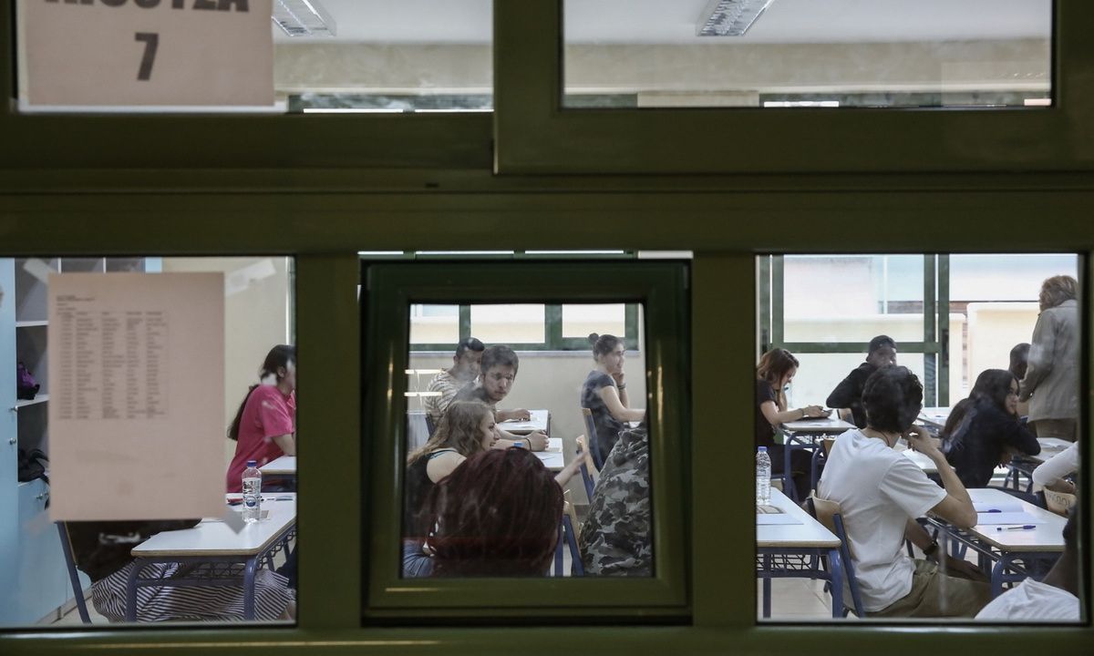 Πανελλήνιες 2021 LIVE: Σε τέσσερα μαθήματα εξετάζονται σήμερα (25/6) οι μαθητές των ΕΠΑΛ