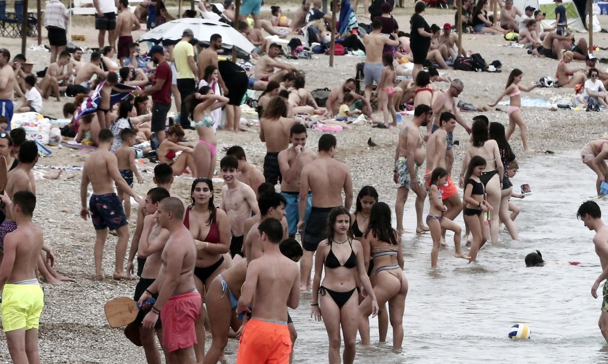 Γλυφάδα: Σε ποιες πλαζ εντοπίστηκε θαλάσσια ρύπανση