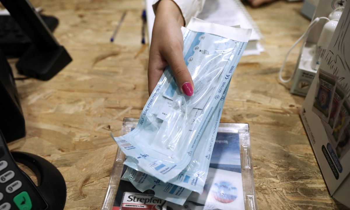 Self test: Ξεκινά η διάθεση από τα φαρμακεία για τον Ιούλιο – Ποιους αφορά