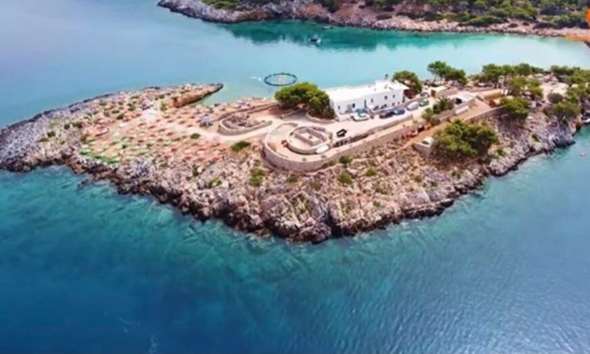 Αγκίστρι: To καταπράσινο νησί με το απόλυτο γαλάζιο