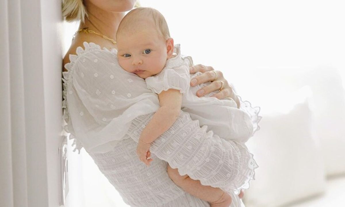 Γέννησε το τρίτο της παιδί και μιλάει για την εμπειρία του τοκετού στο σπίτι!