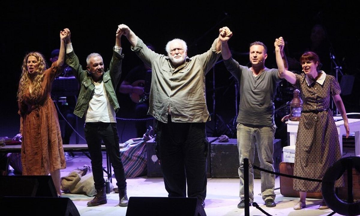 Κώστας Καζάκος: Δείτε τη σύζυγό του και την κόρη τους, Ηλέκτρα - Σπάνια εμφάνιση