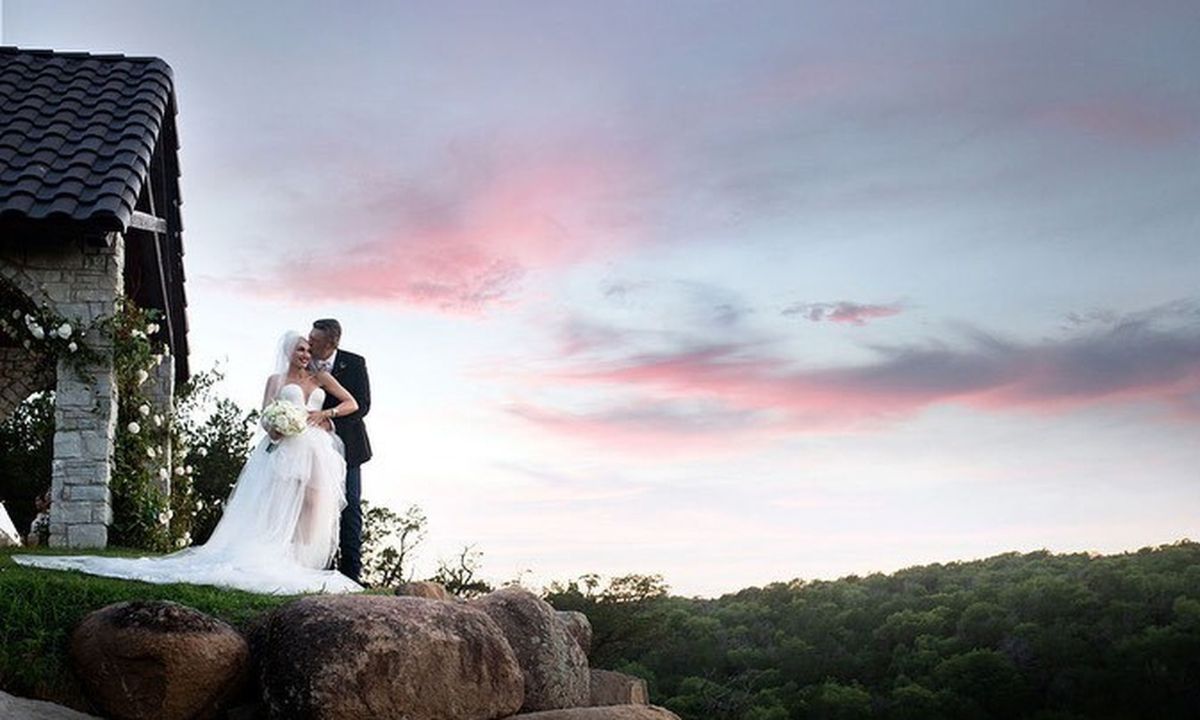 Τραγουδίστρια παντρεύτηκε και δημοσίευσε τις πρώτες φωτογραφίες από τον γάμο της!