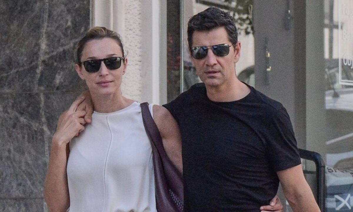 Ρουβάς-Ζυγούλη: Η Αντίπαρος, το μαγικό γεύμα στο εστιατόριο του Κουτσόπουλου και το τρυφερό φιλί