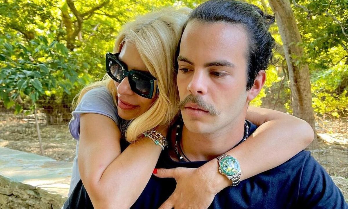 Άγγελος Λάτσιος: Οι βουτιές και τα παιχνίδια με την παρέα του στα Άχλα και το σχόλιο της Μενεγάκη!