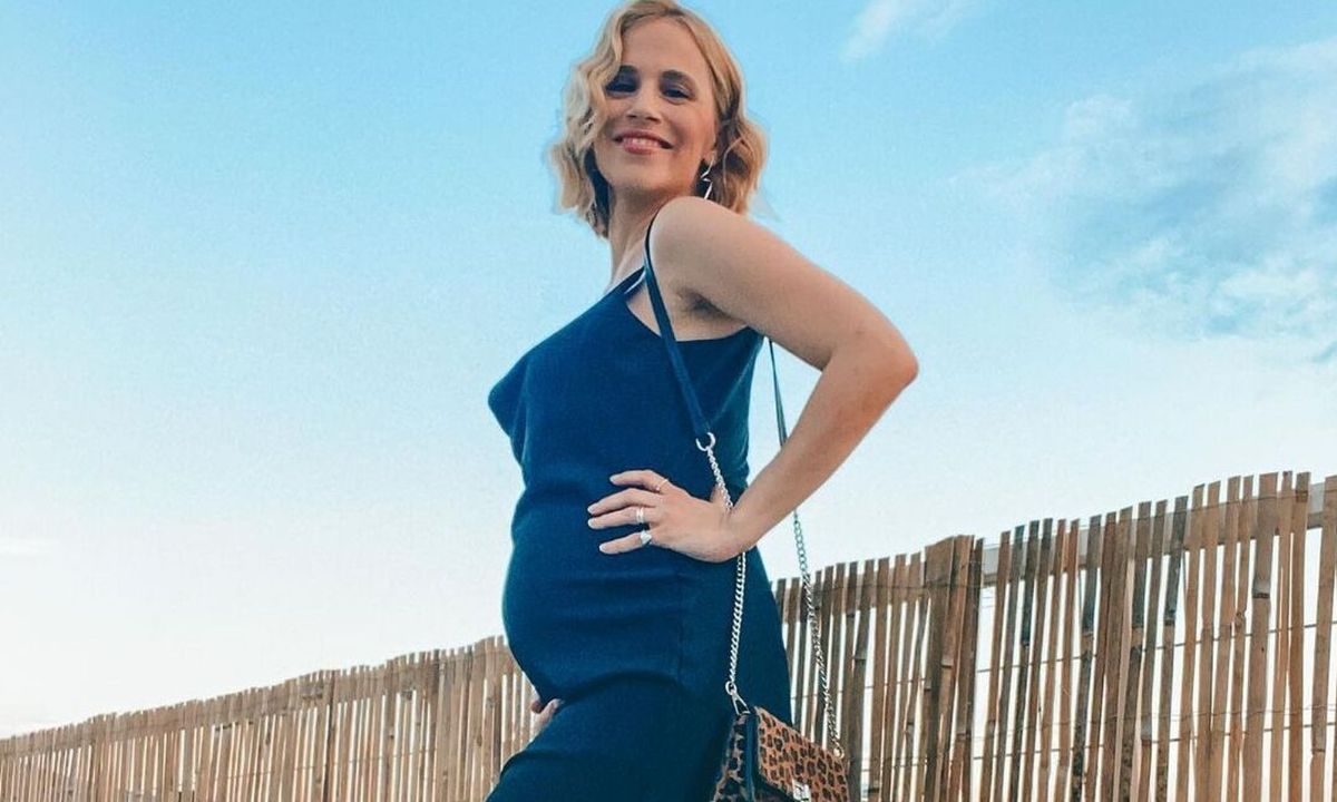 Νάντια Μπουλέ: Για βουτιές με μπικίνι στον ένατο μήνα της εγκυμοσύνης της!