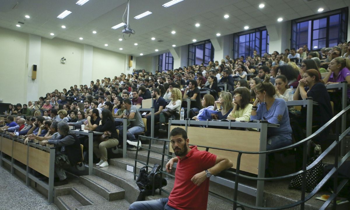 Κεραμέως: Εξετάζουμε είσοδο στα αμφιθέατρα με πιστοποιητικό ή αρνητικό τεστ-Τι θα γίνει στα σχολεία