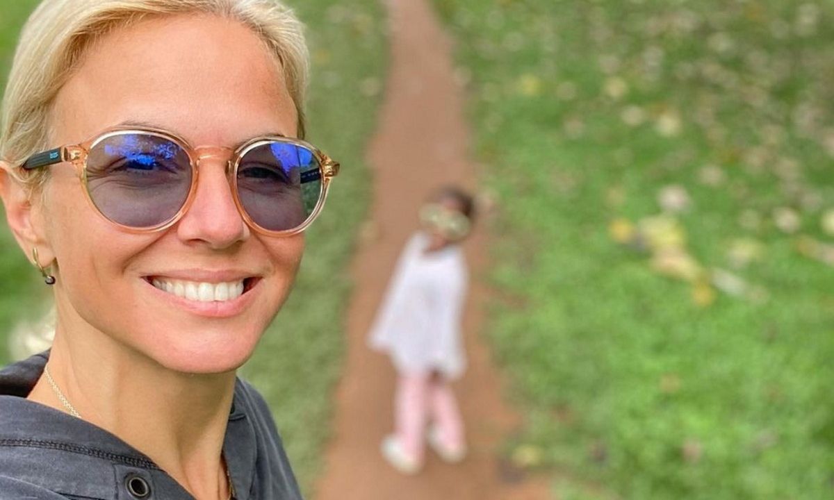 Χριστίνα Κοντοβά: Μας δείχνει πώς είναι το σπίτι της στην Ουγκάντα όπου ζει με την κόρη που υιοθετεί