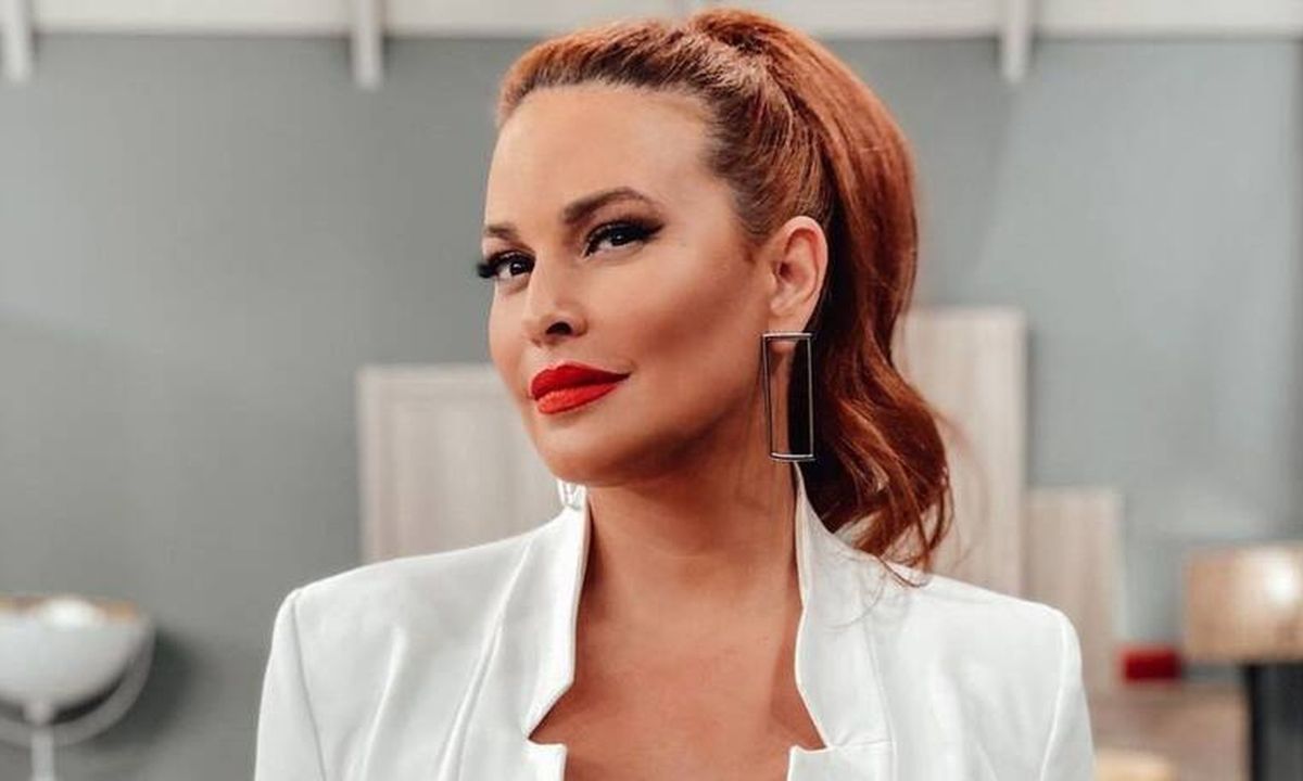 Σίσσυ Χρηστίδου: Ο αδερφός της κούρεψε τη μητέρα τους μέσα στο νοσοκομείο (Photo)