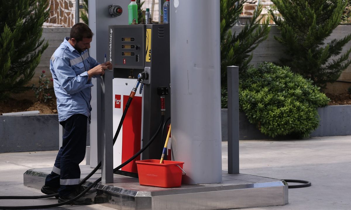 Καύσωνας: Ανακοινώθηκαν τα έκτακτα μέτρα για τους εργαζόμενους -Τι ισχύει για τις υπαίθριες εργασίες