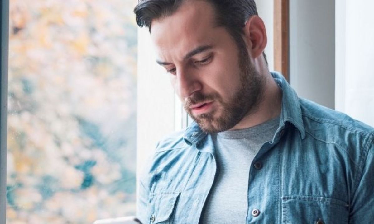 Οι 3 άντρες του ζωδιακού που ψαχουλεύουν τα πράγματα της καλής τους