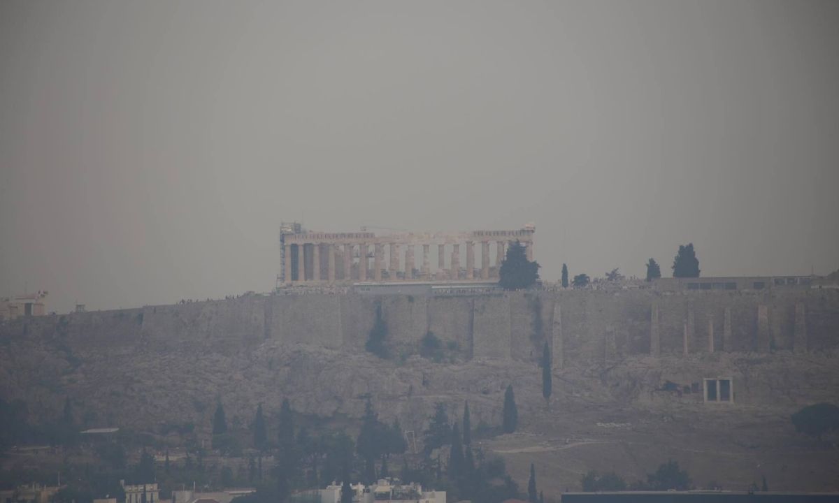 Φωτιά στην Αττική: Ο καπνός «εξαφάνισε» την Ακρόπολη - Απόκοσμες εικόνες