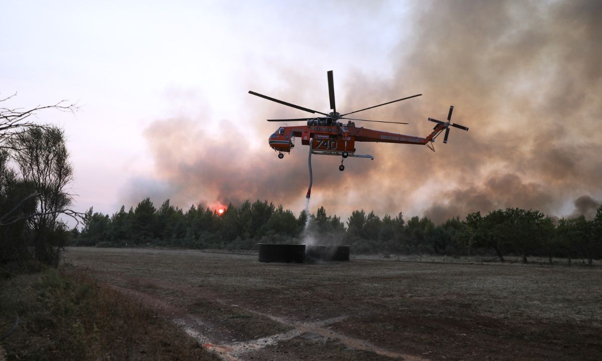 Φωτιές στην Ελλάδα: Σε εξέλιξη πέντε μεγάλα πύρινα μέτωπα στη χώρα - Η ενημέρωση της Πυροσβεστικής