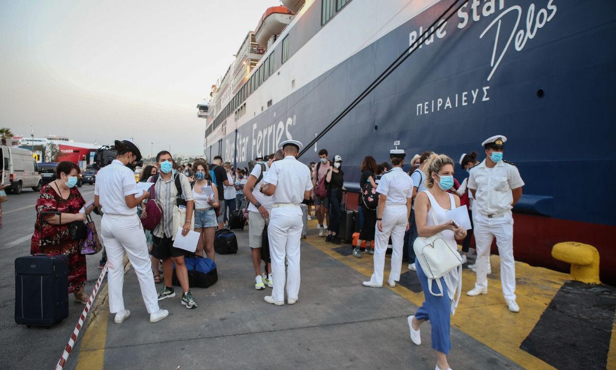 ΤΩΡΑ: Φεύγουν και οι… τελευταίοι απ’ την Αθήνα – Χαμός σε λιμάνια, αεροδρόμιο, Εθνικές Οδούς