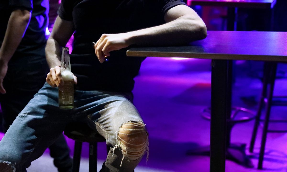 Βασιλακόπουλος: Μεγάλη αιτία της έξαρσης του κορονοϊού είναι η νυχτερινή διασκέδαση