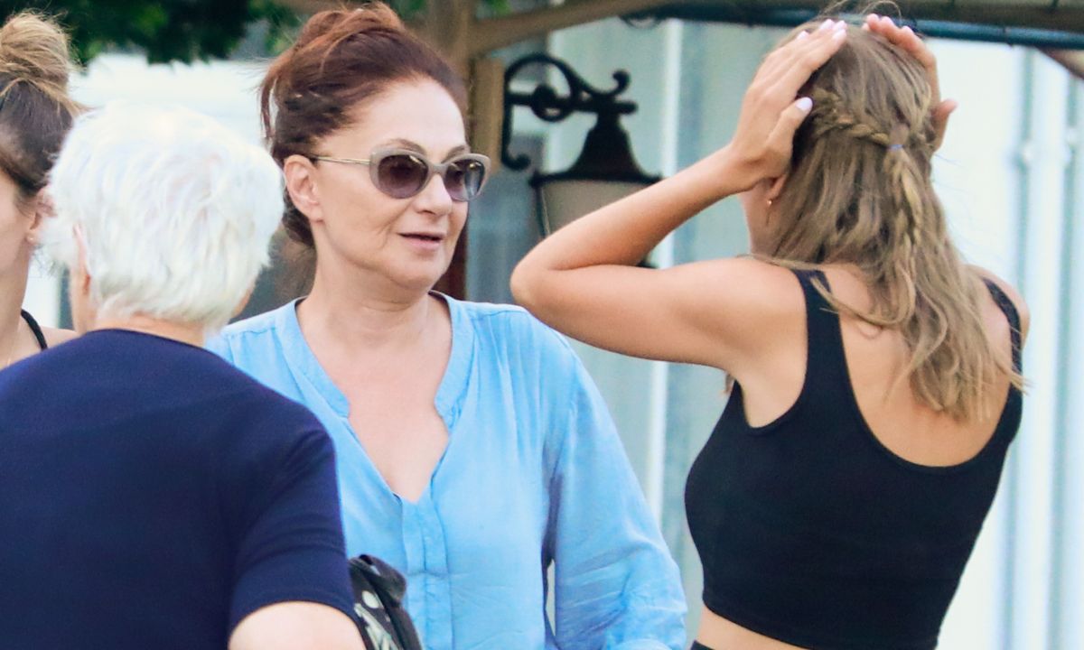 Κομνηνού: H έκπληξη στη νύφη της, Δανάη Μιχαλάκη μετά το γάμο και οι φωτό από τη βόλτα τους στη Σύρο