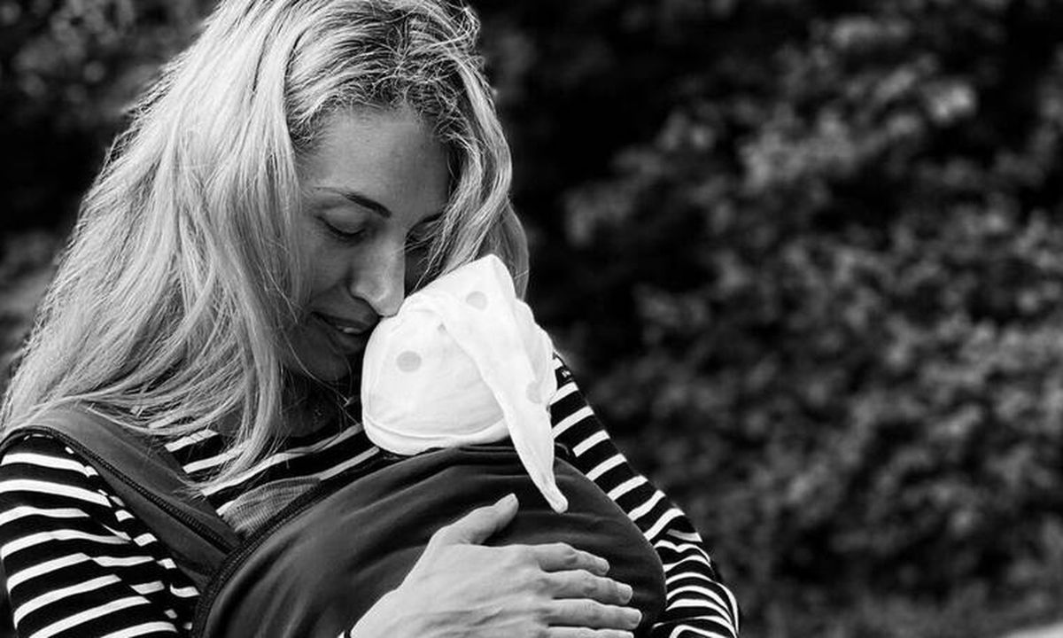 Μαρία Ηλιάκη: Τα τρυφερά χάδια στην τριών μηνών κόρη της και η γλυκιά καλημέρα στους followers!