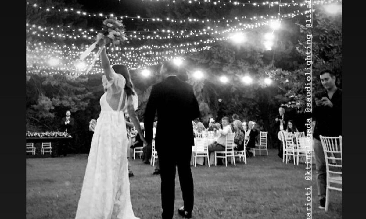 Παντρεύτηκε πρωταγωνίστρια του Έλα στη θέση μου! Το ξέφρενο γλέντι με τραγουδιστή τον Γιώργο Λιβάνη!