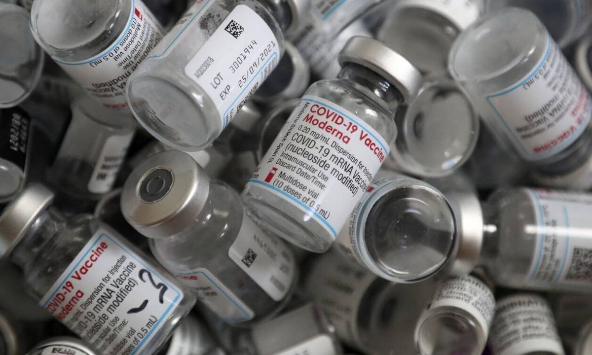 Εμβόλιο κορονοϊού: Το σκεύασμα της Moderna παράγει διπλάσια αντισώματα από το αντίστοιχο της Pfizer