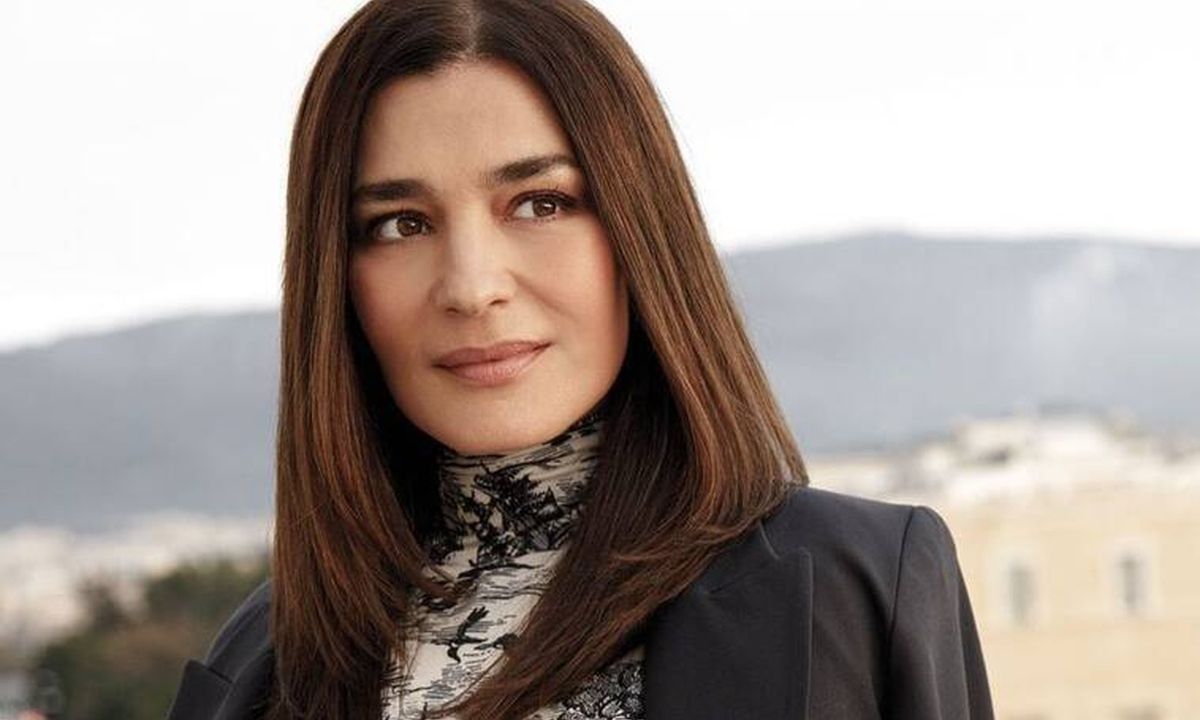 Μαρία Ναυπλιώτου: Ποζάρει αμακιγιάριστη και είναι μια κούκλα στα 52 της