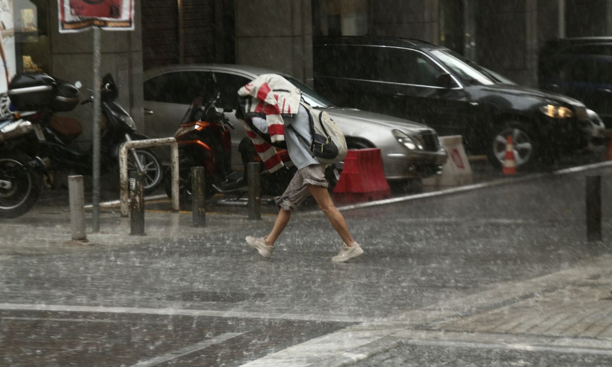 Καιρός: Κακοκαιρία με καταιγίδες και χαλάζι - Πότε θα «χτυπήσει» την Αττική
