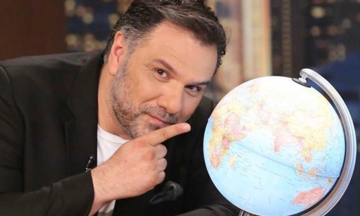 Γρηγόρης Αρναούτογλου: Η κούκλα σύντροφός του στον γάμο του Τζωρτζάτου