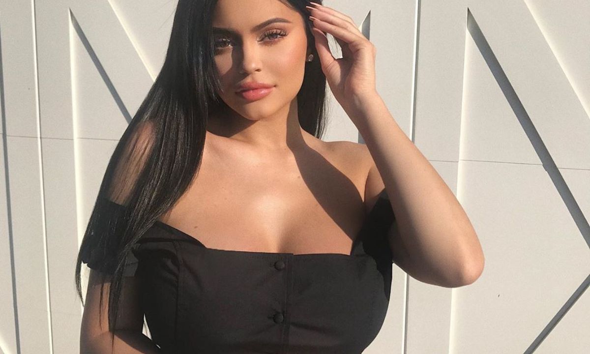 Η Kylie Jenner επιβεβαίωσε ότι είναι έγκυος για δεύτερη φορά: Οι πόζες με φουσκωμένη κοιλιά