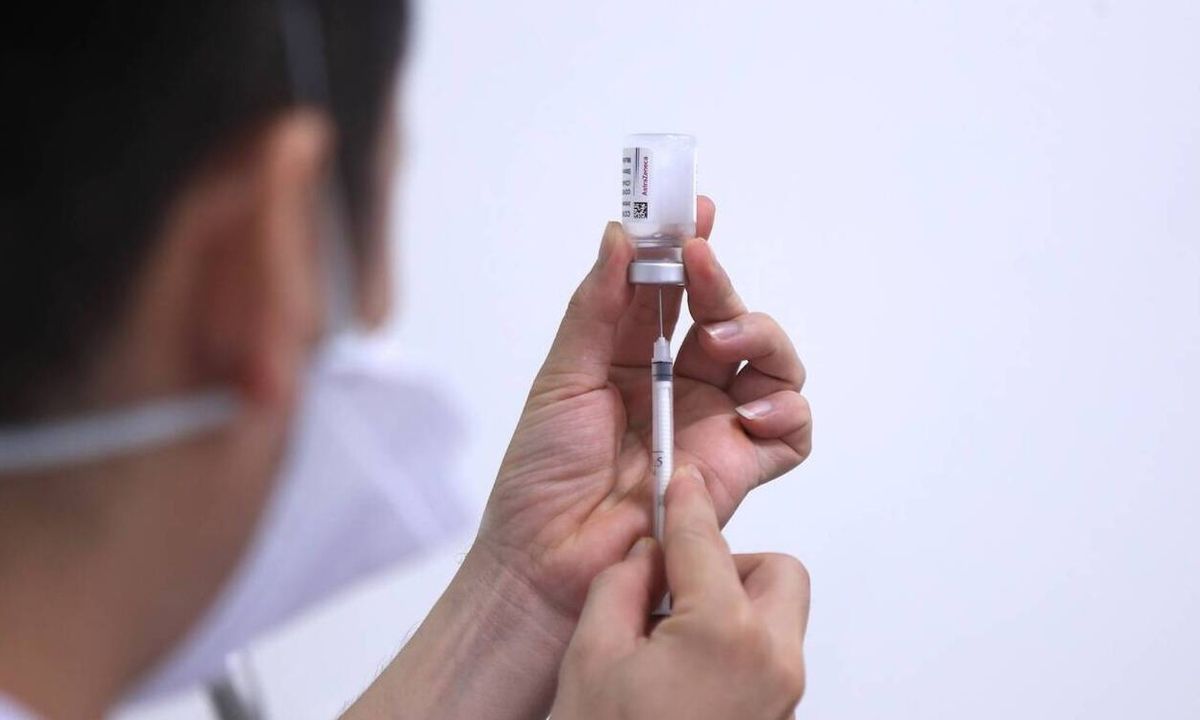 Κορονοϊός - AstraZeneca: Μην επισπεύδετε τις ενισχυτικές δόσεις των εμβολίων