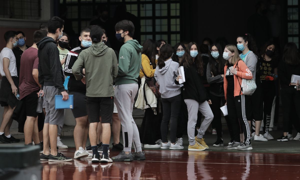 Σχολεία: Τι ισχύει από τη Δευτέρα για μάσκες, κρούσματα κορονοϊού, τεστ, κυλικεία, εκδρομές