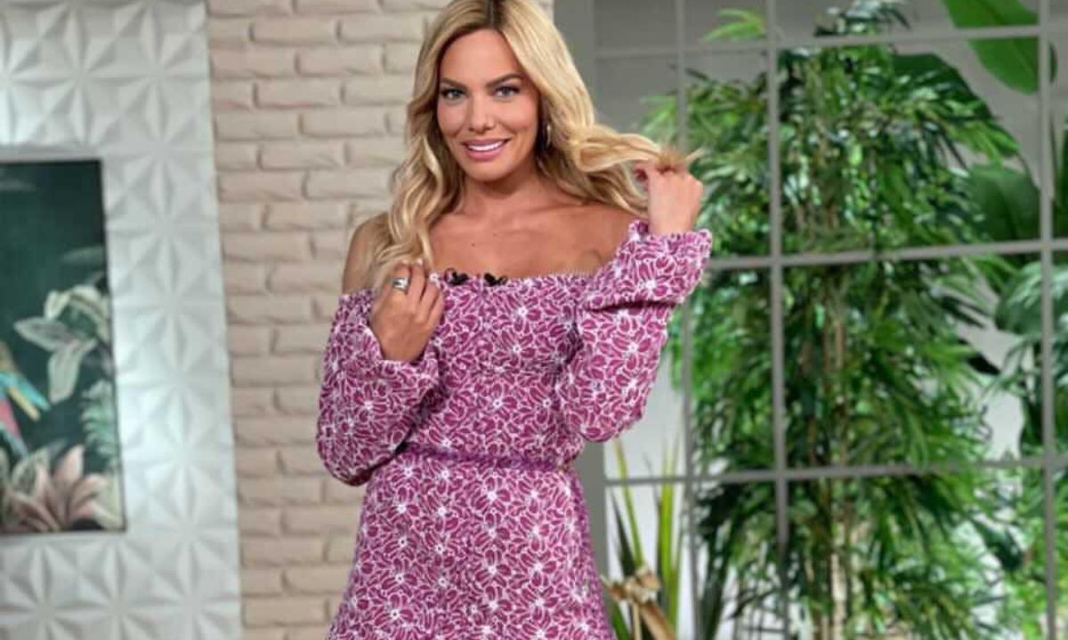 Prints love! Η Ιωάννα Μαλέσκου με το ωραιότερο off shoulder φόρεμα της εβδομάδας (photos)