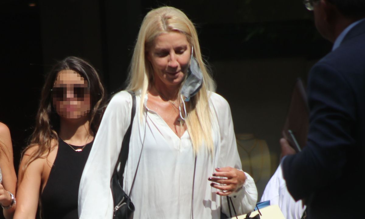 Λένα Αρώνη: Σπάνια εμφάνιση με την οικογένειά της – Οι κούκλες κόρες της