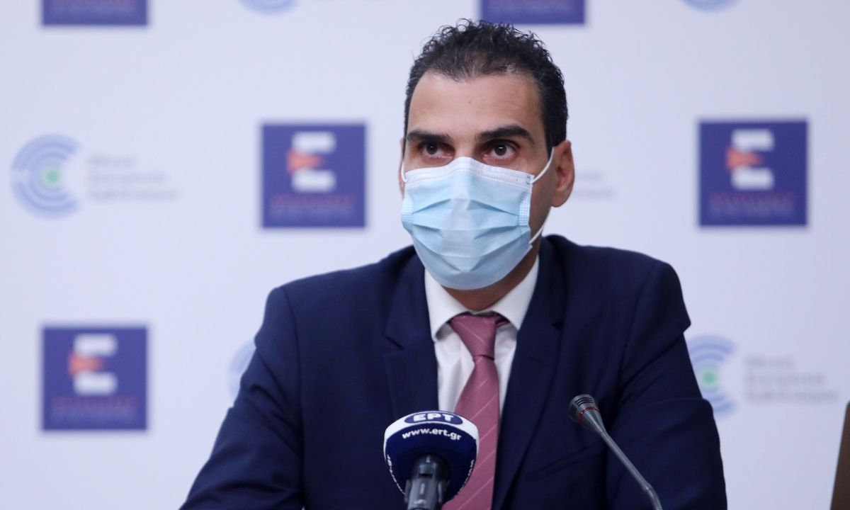 Θεμιστοκλέους: Δεν χρειαζόμασταν την έγκριση του ΕΜΑ για τη χορήγηση της τρίτης δόσης εμβολίου