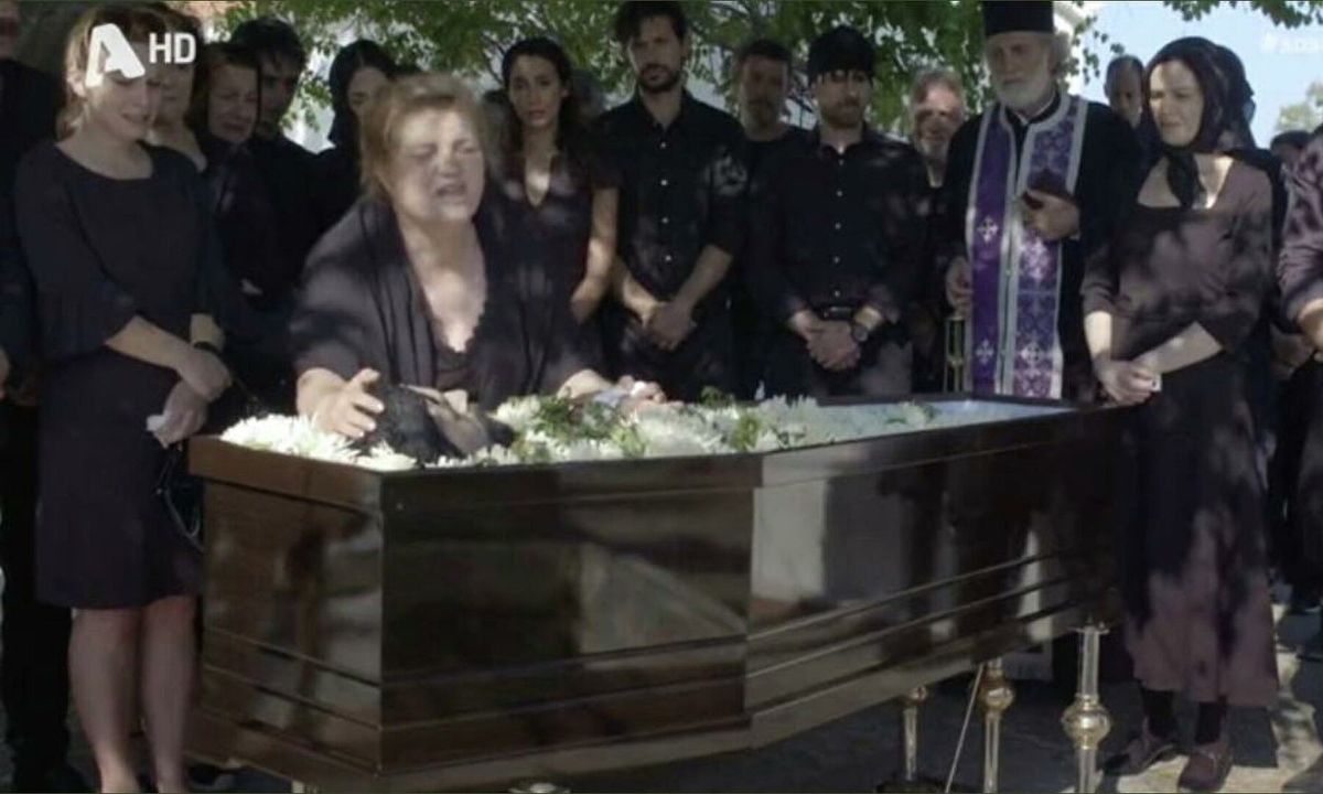 Σασμός: Απίστευτο κι όμως αληθινό! Ο Τάσος Νούσιας κοιμήθηκε μέσα στο φέρετρο