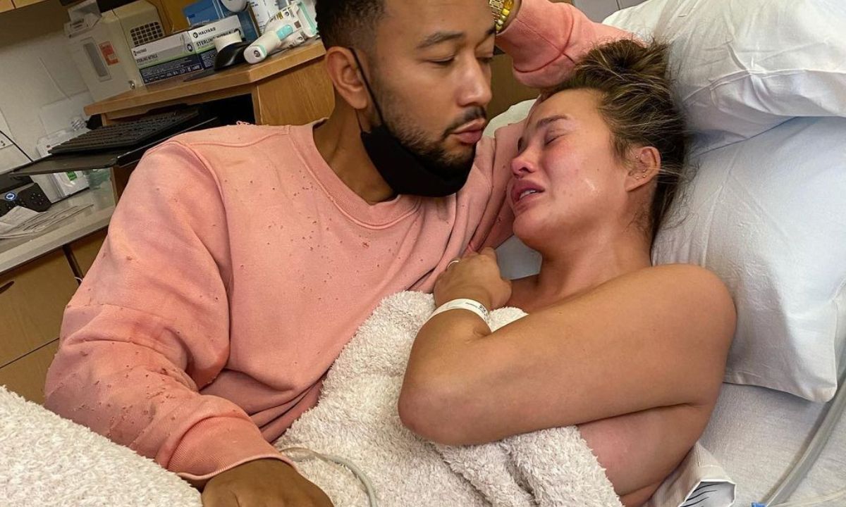Chrissy Teigen: Ο θρήνος για τον έναν χρόνο από την απώλεια του γιου της Jack
