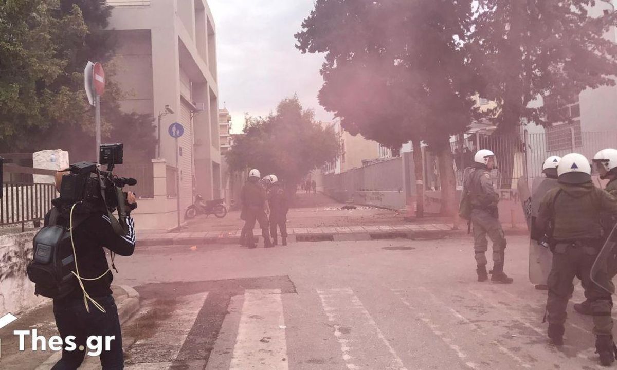 Χάος στο ΕΠΑΛ Σταυρούπολης: Μετά τα χημικά και τις μολότοφ, ανήλικες έδειραν δύο συμμαθήτριές τους