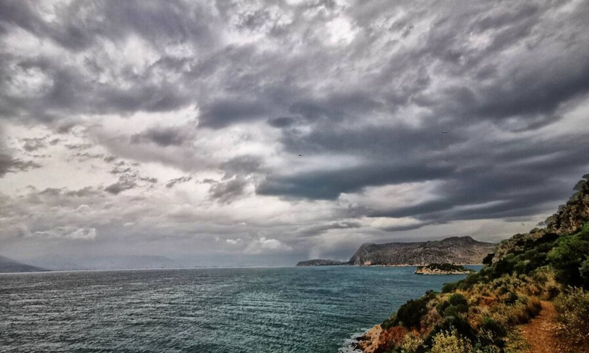 Καιρός meteo: Πτώση της θερμοκρασίας με τοπικές βροχές και σποραδικές καταιγίδες την Πέμπτη (30/9)