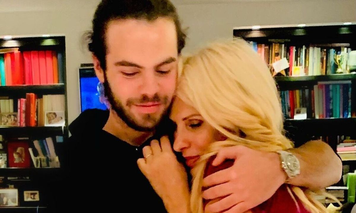 Άφωνη η Μενεγάκη - «Έχω δώσει παρατσούκλι στον γιο μου. Τον έχω ονομάσει Σταμάτη Γονίδη»