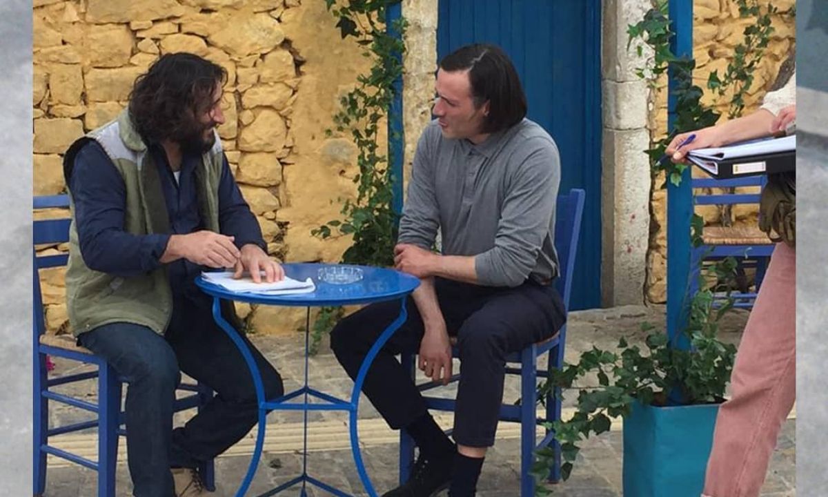 #Καρτ Ποστάλ: 15 tweets που αποθέωσαν τη νέα σειρά της ΕΡΤ στην πρεμιέρα της