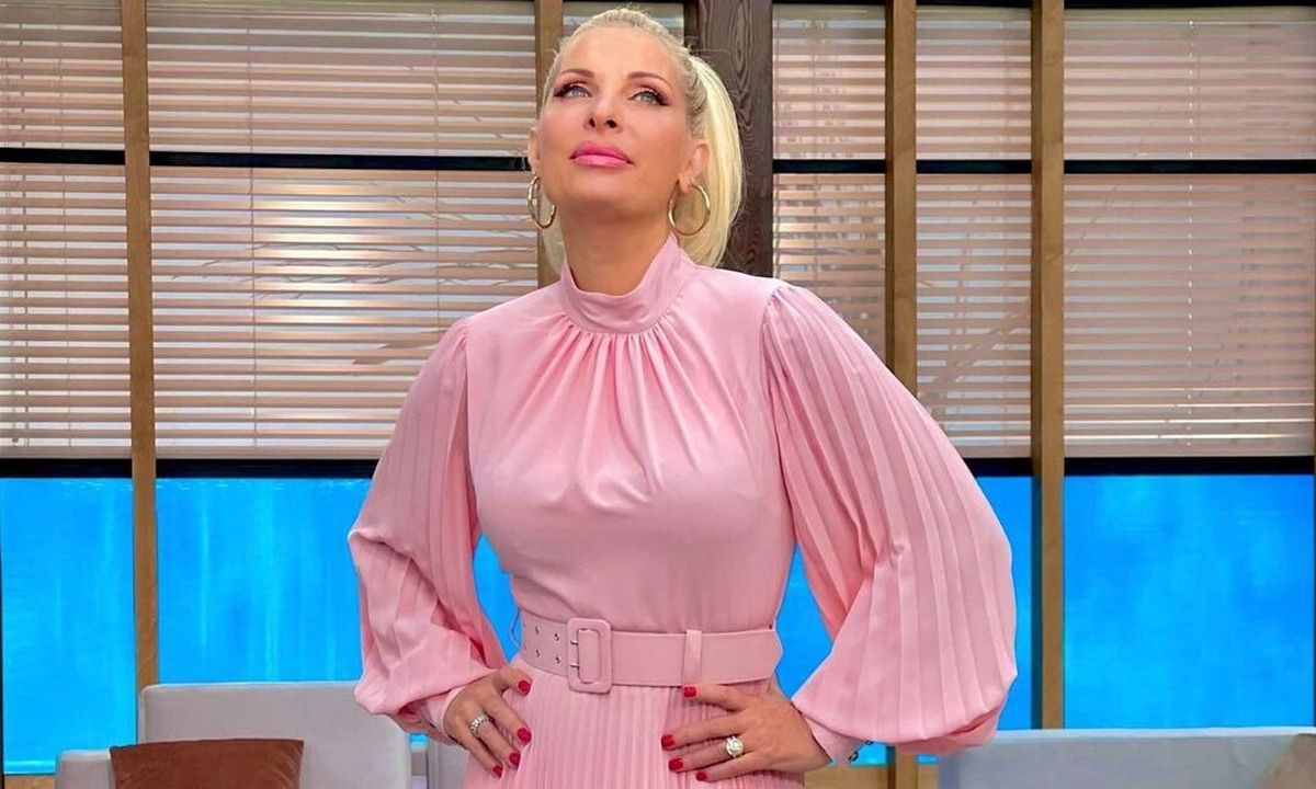 Μενεγάκη: Μάθε τον λόγο που έκανε εμφάνιση υπερπαραγωγή – Ούτε στην πρεμιέρα της δεν ντύθηκε έτσι!